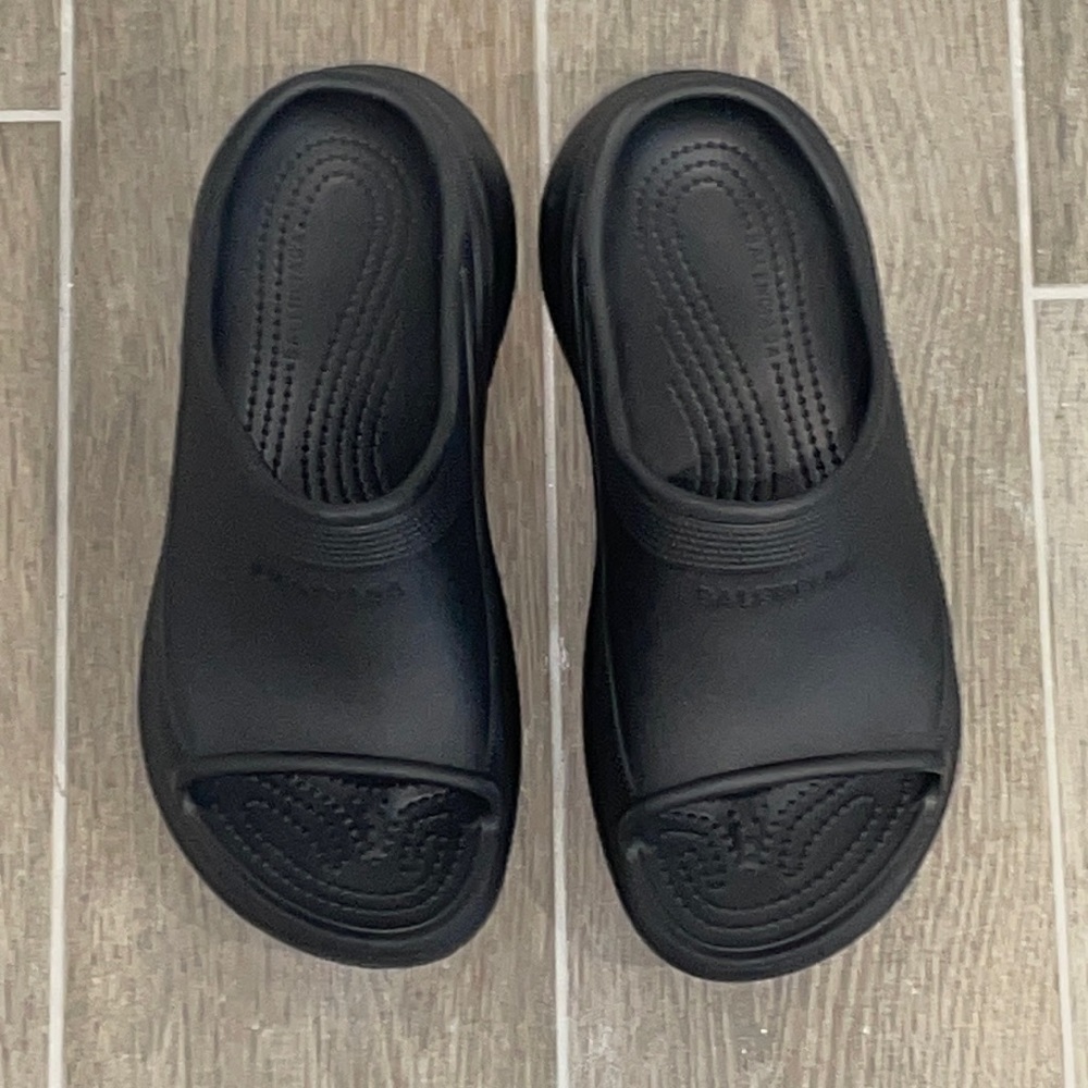 ❗️NEW🖤BALENCIAGA+CROCS🖤Platform Slides. Designed in Collaboration with CROCS - Picture 2 of 11